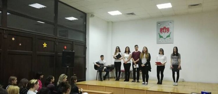 <em>Hír szerkesztése</em> Tóth Árpádra emlékeztek az aradi iskolaközpont diákjai