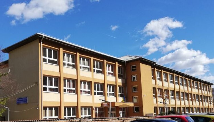 <em>Hír szerkesztése</em> Arad megyében több mint 16 ezer diák továbbra is online tanul