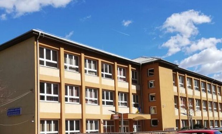 <em>Hír szerkesztése</em> Hívogat az iskola