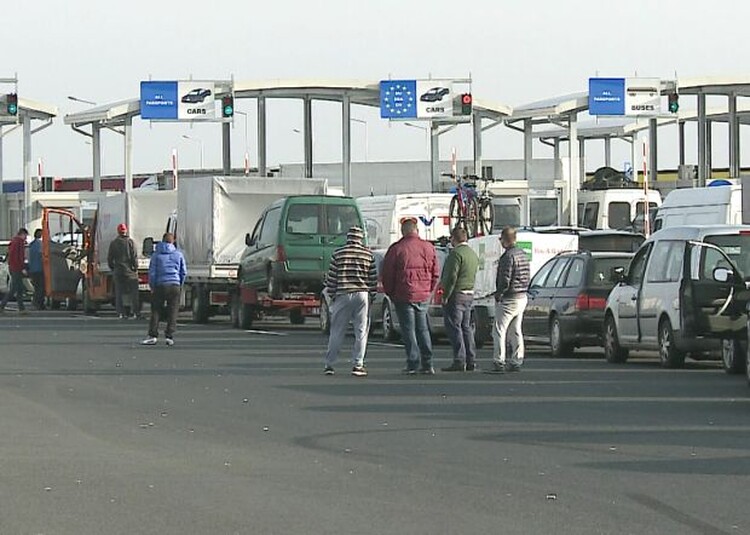 <em>Hír szerkesztése</em> Megnyitották az autópálya-határátkelőt is a személyforgalom előtt