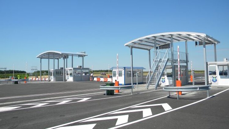 <em>Hír szerkesztése</em> Korrupció gyanújával őrizetbe vettek több aradi határrendészt