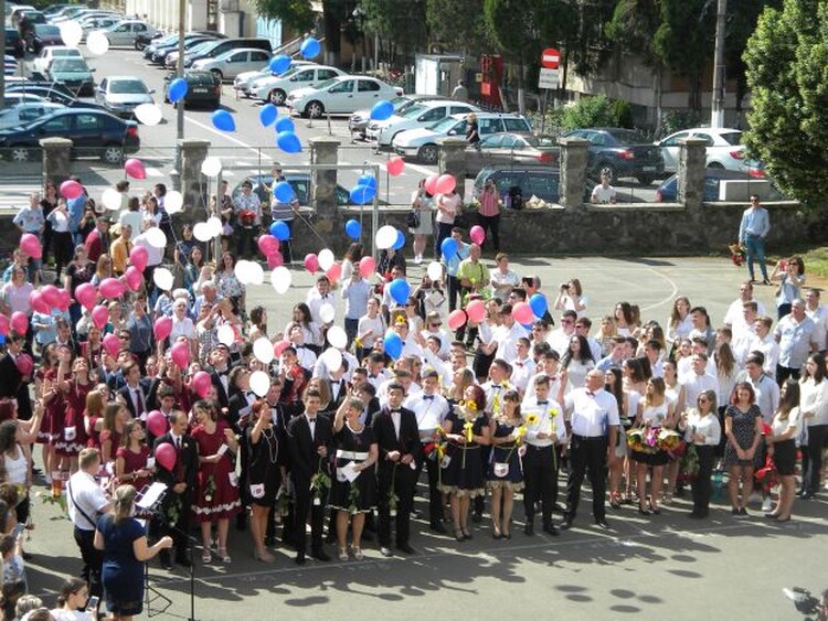 <em>Hír szerkesztése</em> Elballagtak a Csiky Gergely Főgimnázium végzősei [AUDIÓ]