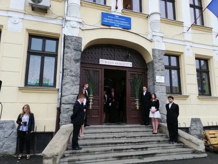 <em>Hír szerkesztése</em> Eső áztatta ballagás a Csiky Gergely Főgimnáziumban [AUDIÓ]