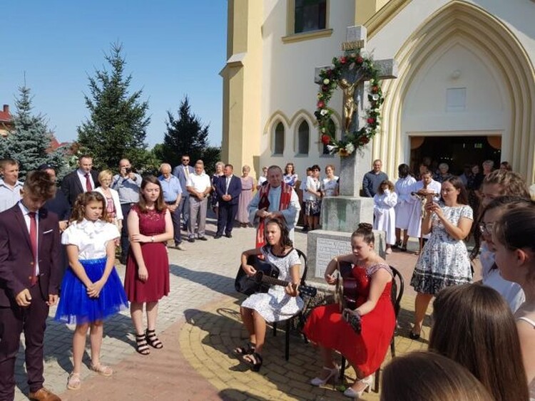 <em>Hír szerkesztése</em> Kettős ünnep Simonyifalván