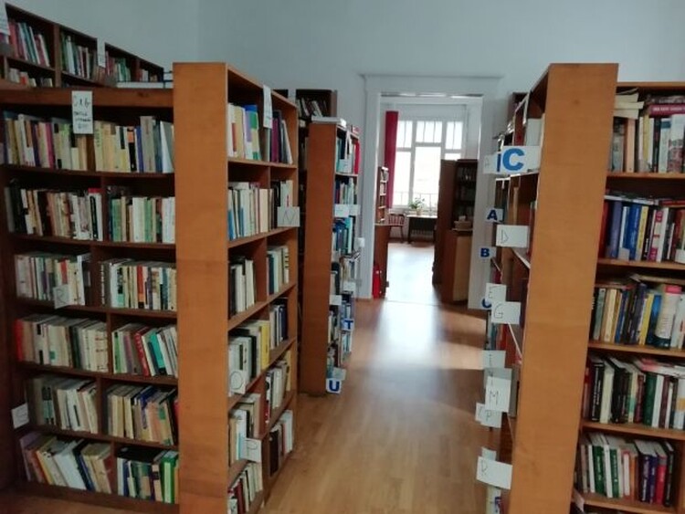 <em>Hír szerkesztése</em> Szerdán újra megnyitja egyes részlegeit a megyei könyvtár