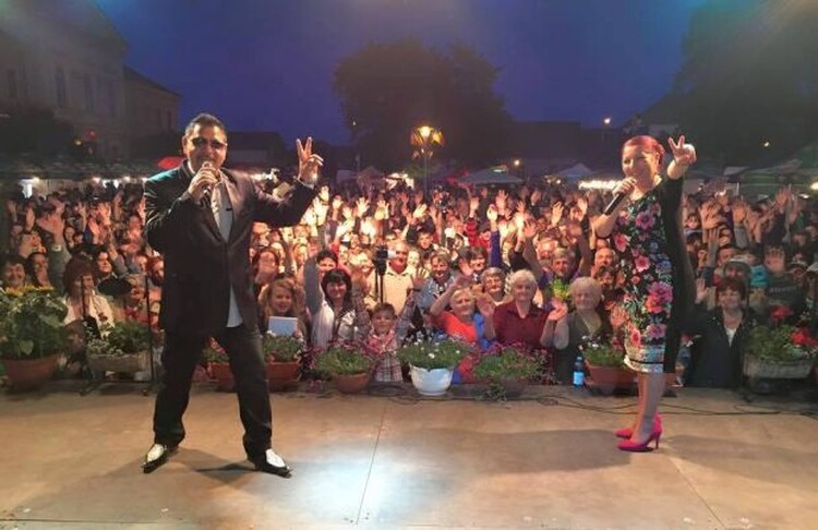 <em>Hír szerkesztése</em> Bódi Gusztiék és a közönség is jól mulatott Pécskán