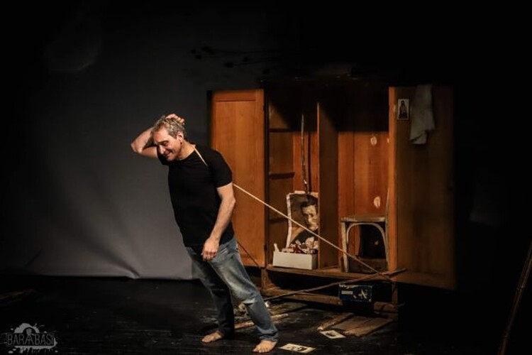 <em>Hír szerkesztése</em> Bogdán Zsolt előadóestje az Aradi Kamaraszínházban