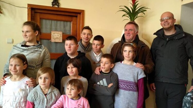 <em>Hír szerkesztése</em> Törvénybe foglalták a Böjte Csaba-féle bentlakás-típust