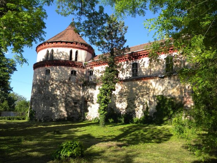 <em>Hír szerkesztése</em> Várakat vett át a megyei tanács