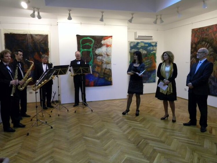 <em>Hír szerkesztése</em> Budapest-Hegyvidéki művészek textilkiállítása Aradon [AUDIÓ]