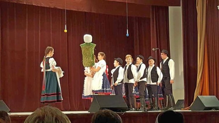 <em>Hír szerkesztése</em> Télűző előadás Pécskán