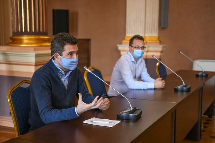 <em>Hír szerkesztése</em> Autós oltásközpont, oltásmaraton és „házhoz rendelhető” vakcina is lesz