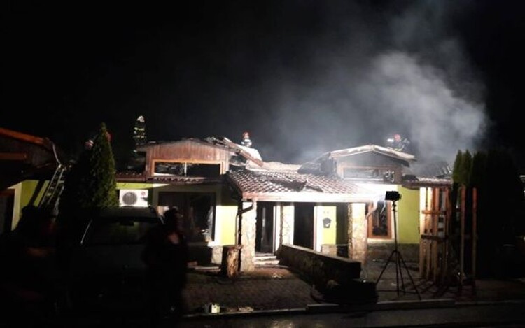 <em>Hír szerkesztése</em> Tűzvész tombolt az éjjel az egyik lakóparkban