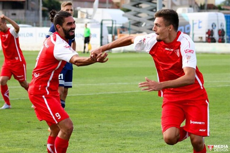 <em>Hír szerkesztése</em> UTA-csatár különszáma