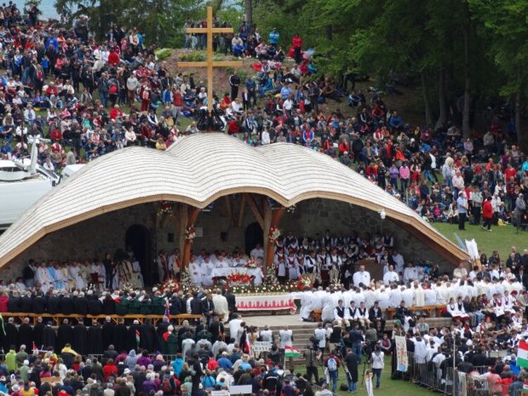 <em>Hír szerkesztése</em> Korlátozott számban vehetnek részt a máshonnan érkezők a Csíksomylói búcsún