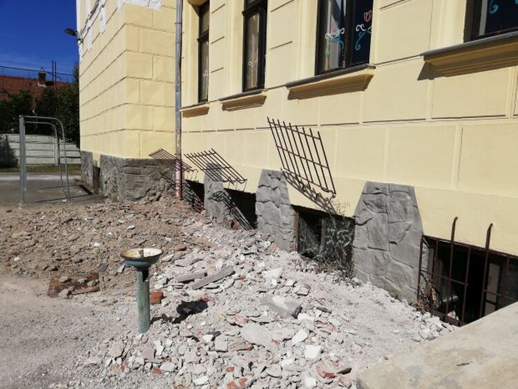 <em>Hír szerkesztése</em> „Szétszórják” a Csiky-s elemistákat az új tanév elején [FRISSÍTVE]