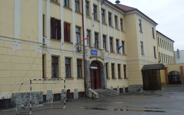 <em>Hír szerkesztése</em> Zárva maradnak az iskolák ebben a tanévben