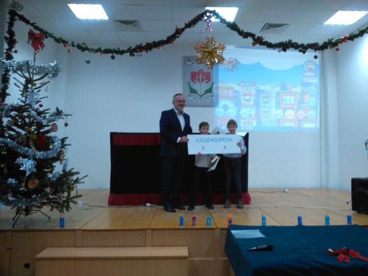 <em>Hír szerkesztése</em> Csodasarkot nyert az iskolának a Csiky Gergely Főgimnázium két tanulója [AUDIÓ]