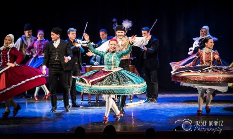 <em>Hír szerkesztése</em> Budapesti néptáncosok és dzsessz-zenészek Aradon