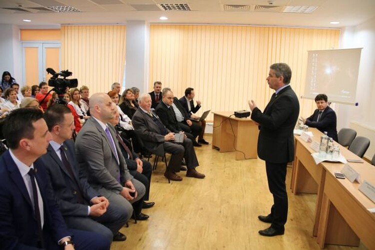 <em>Hír szerkesztése</em> Aradra látogatott az egészségügyi miniszter