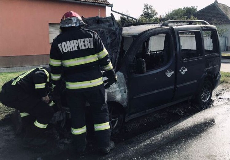 <em>Hír szerkesztése</em> Kiégett egy autó Zimándújfalun