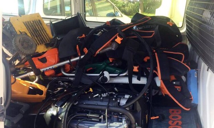 <em>Hír szerkesztése</em> Egész bolhapiacnyi árut foglaltak le