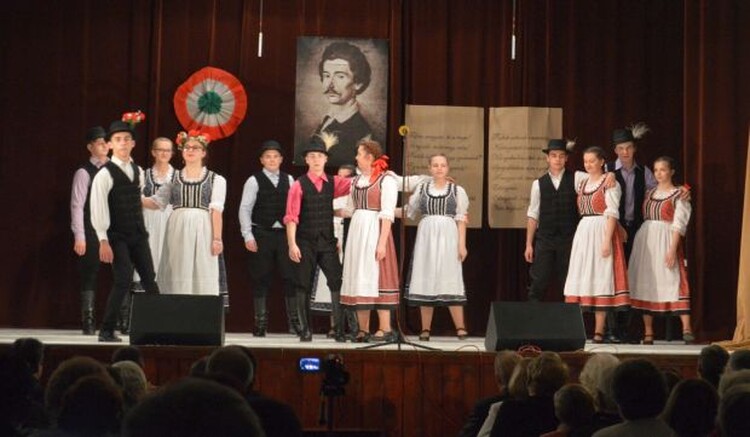 <em>Hír szerkesztése</em> „Legyen minden dalunk egy-egy vigasztalás”