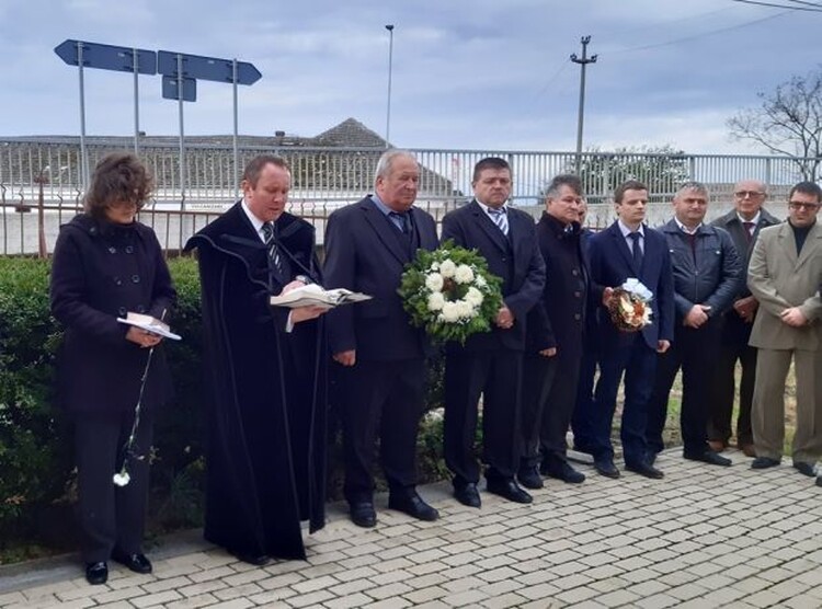 <em>Hír szerkesztése</em> Kettős ünnep Erdőhegyen