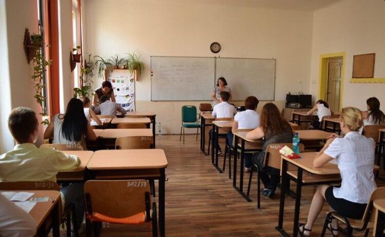 <em>Hír szerkesztése</em> Hétfőtől írásbeliznek a végzősök