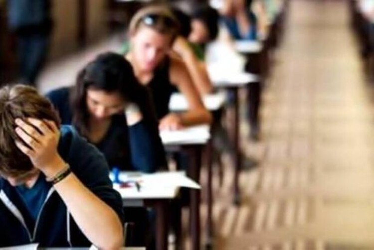 <em>Hír szerkesztése</em> Kicsaptak egy diákot az érettségi első napján