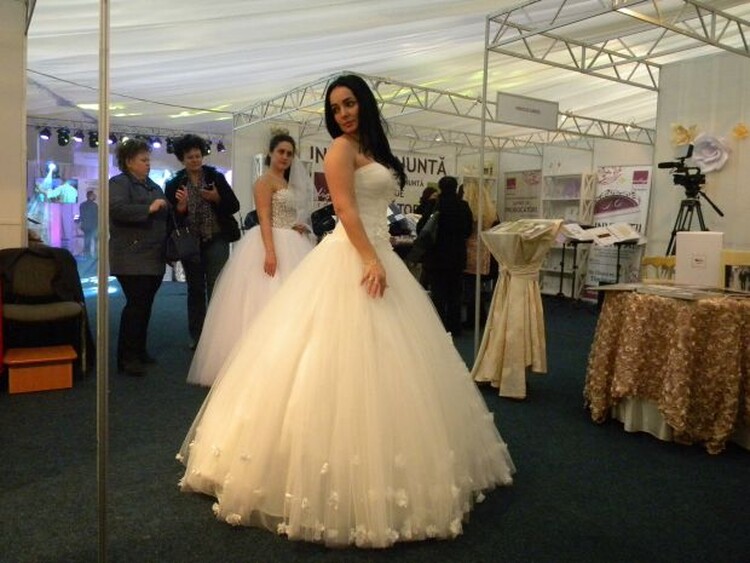 <em>Hír szerkesztése</em> Jubilál az esküvői vásár