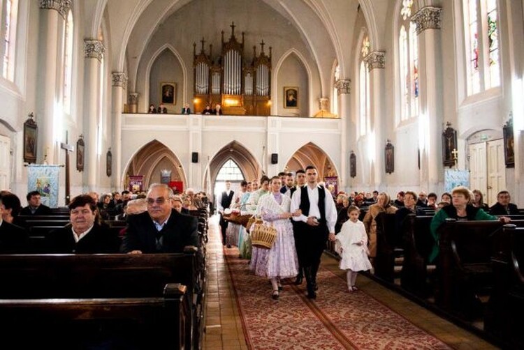 <em>Hír szerkesztése</em> Hagyományélesztő húsvéti ételszentelés Pécskán