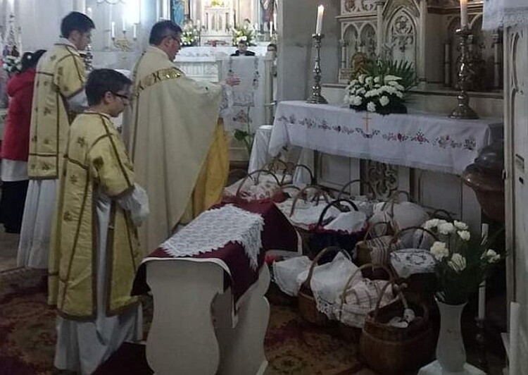 <em>Hír szerkesztése</em> A feltámadás ünnepe a pécskai katolikus egyházközségben