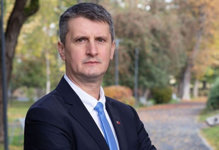 <em>Hír szerkesztése</em> Kormányválságtól az aradi alpolgármesteri tisztség elvesztéséig [AUDIO]