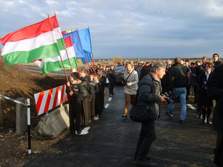 <em>Hír szerkesztése</em> Az új határátkelők nyitvatartási rendje