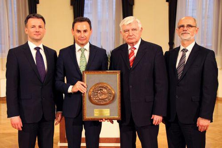 <em>Hír szerkesztése</em> Jean Monnet-emlékérmet kap az aradi polgármester