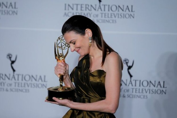 <em>Hír szerkesztése</em> Magyar színésznőt is Emmy-díjjal tüntettek ki