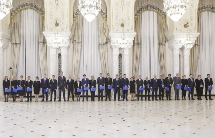 <em>Hír szerkesztése</em> Bizalmat szavazott a parlament a kormánynak