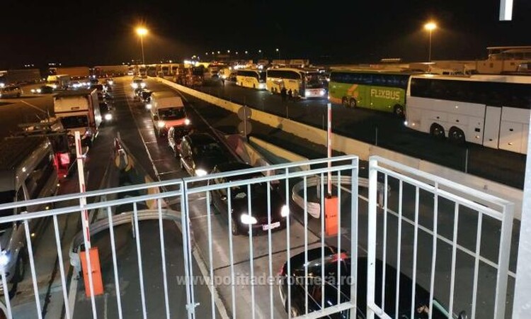 <em>Hír szerkesztése</em> Kedd óta 17 ezren jöttek át a nagylaki határon [VIDEO] 