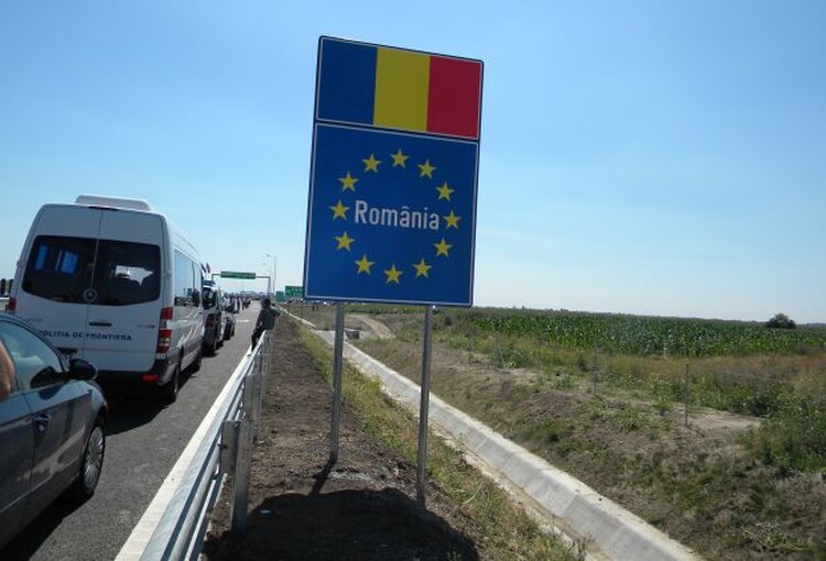 Szünetel az átléptetés az autópálya-határátkelőhelyen | Archív felvétel