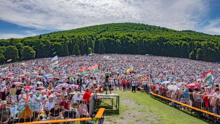 Százezreket vonz a csíksomlyói pünkösdi búcsú | Fotó: Erdély Ferencesek Facebook-oldal