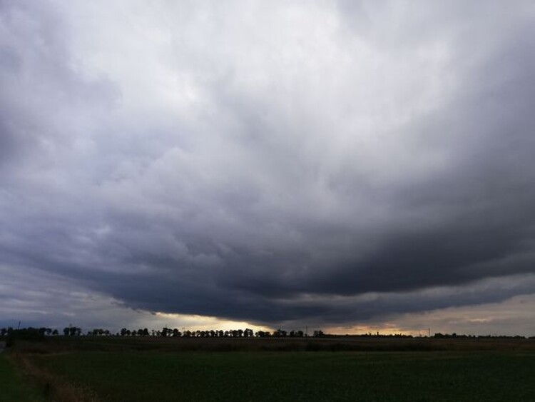 Vészjósló égbolt Arad határában | Fotó: Pataky Lehel Zsolt/Archív felvétel