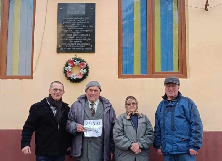 Megemlékezők | Balról a második Czernák Ferenc