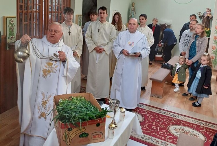 Király Árpád esperes-plébános áldotta meg a búzát | Fotó: Pataky Lehel Zsolt