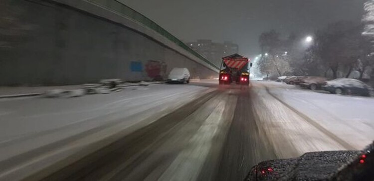 <em>Hír szerkesztése</em> Csúszásgátlóval szórják a utakat Aradon