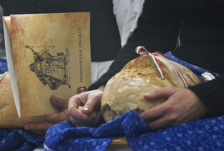 <em>Hír szerkesztése</em> Konzuli fogadónap június végén