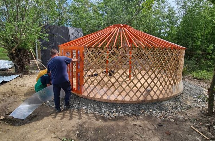 <em>Hír szerkesztése</em> Hagyományőrzés Kisjenőben: jurtával teljes a felszerelés