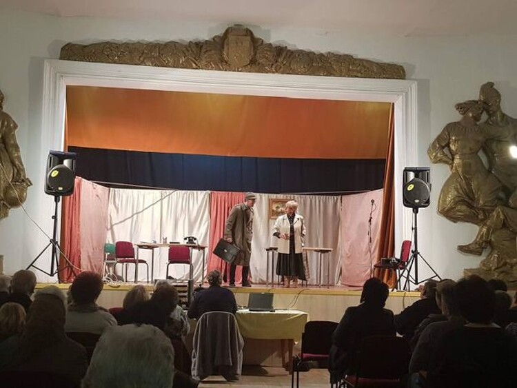 <em>Hír szerkesztése</em> A hasukat fogták Kisjenőn a nevetéstől