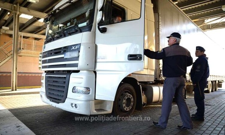 <em>Hír szerkesztése</em> Hosszú a várakozási idő a határnál, még rájön a kamionstop