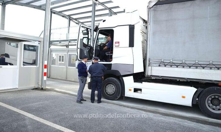 <em>Hír szerkesztése</em> Szűnni nem akaró kamionsorok a határon [VIDEÓ]